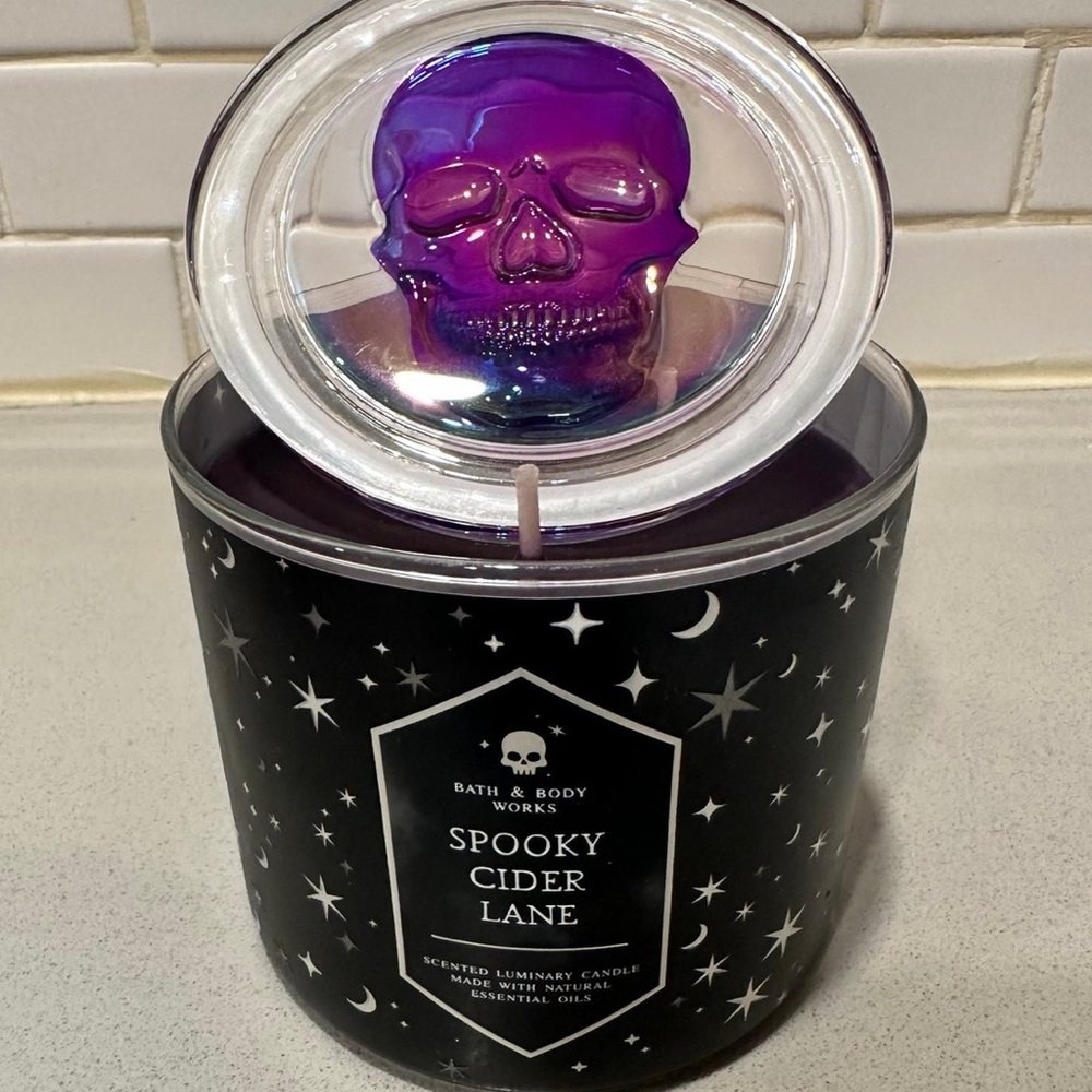 Bath & Body Works Spooky Cider Lane Candle with Vibrant Skull Lid